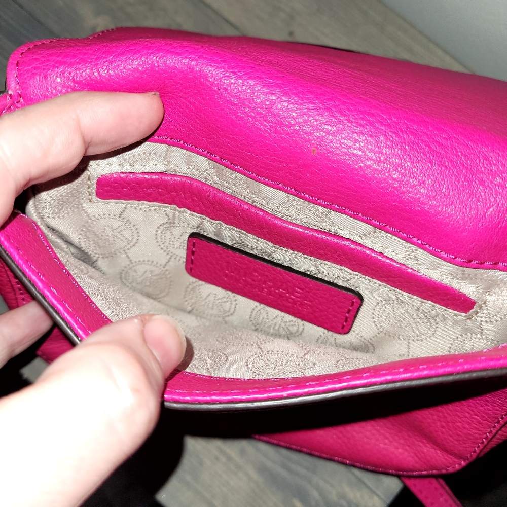 Micheal Kors bag - Picture 2 of 2